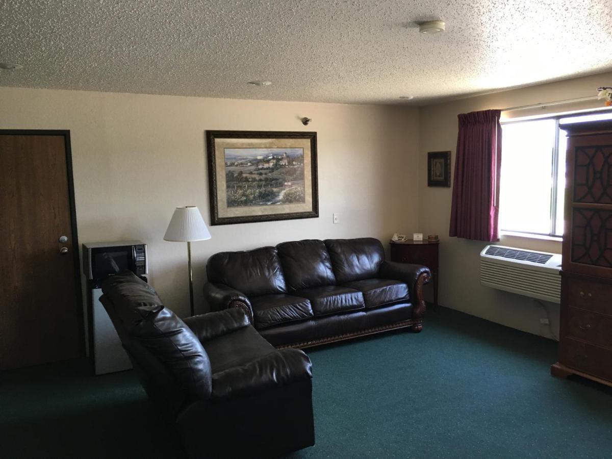 Cassville Four Seasons Inn&Suites Extérieur photo