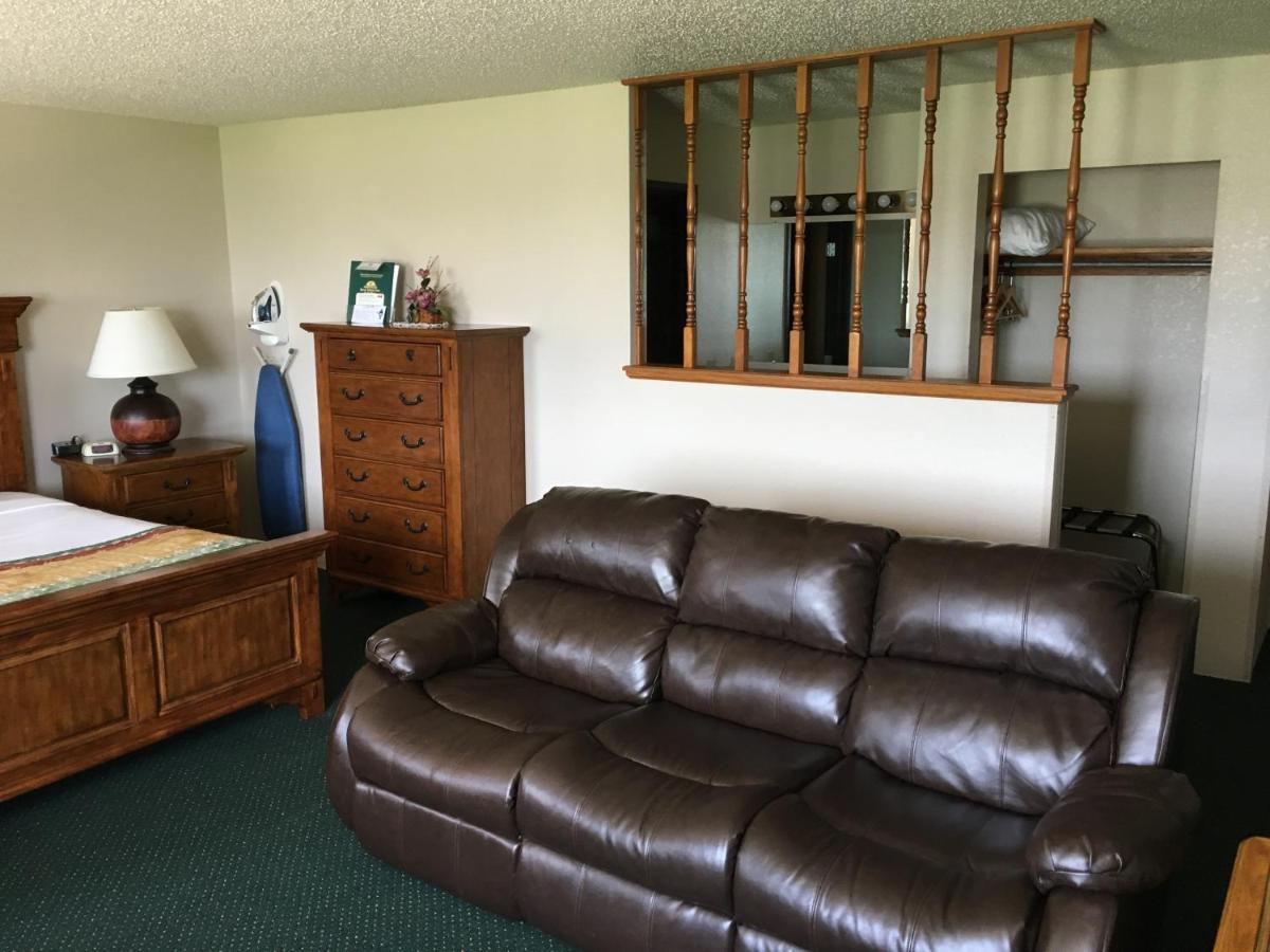 Cassville Four Seasons Inn&Suites Extérieur photo