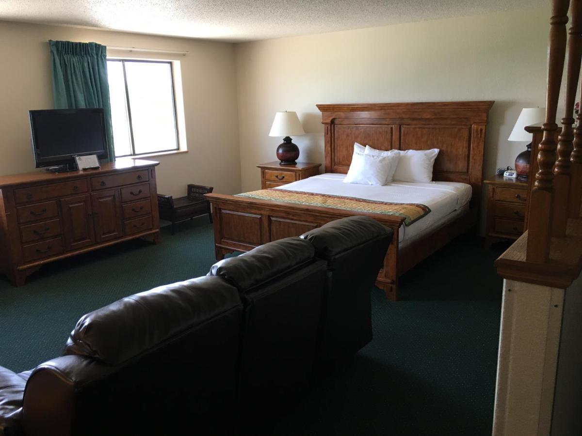 Cassville Four Seasons Inn&Suites Extérieur photo