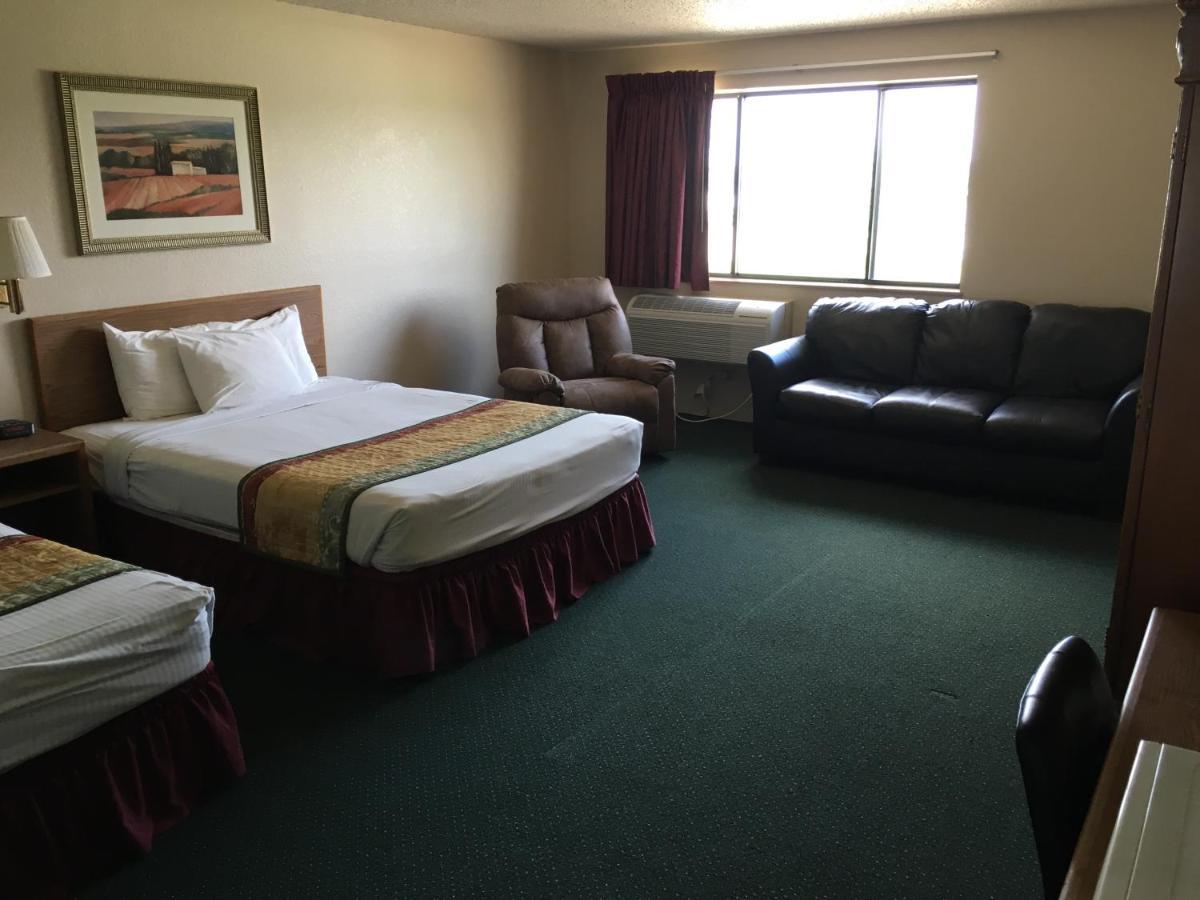 Cassville Four Seasons Inn&Suites Extérieur photo