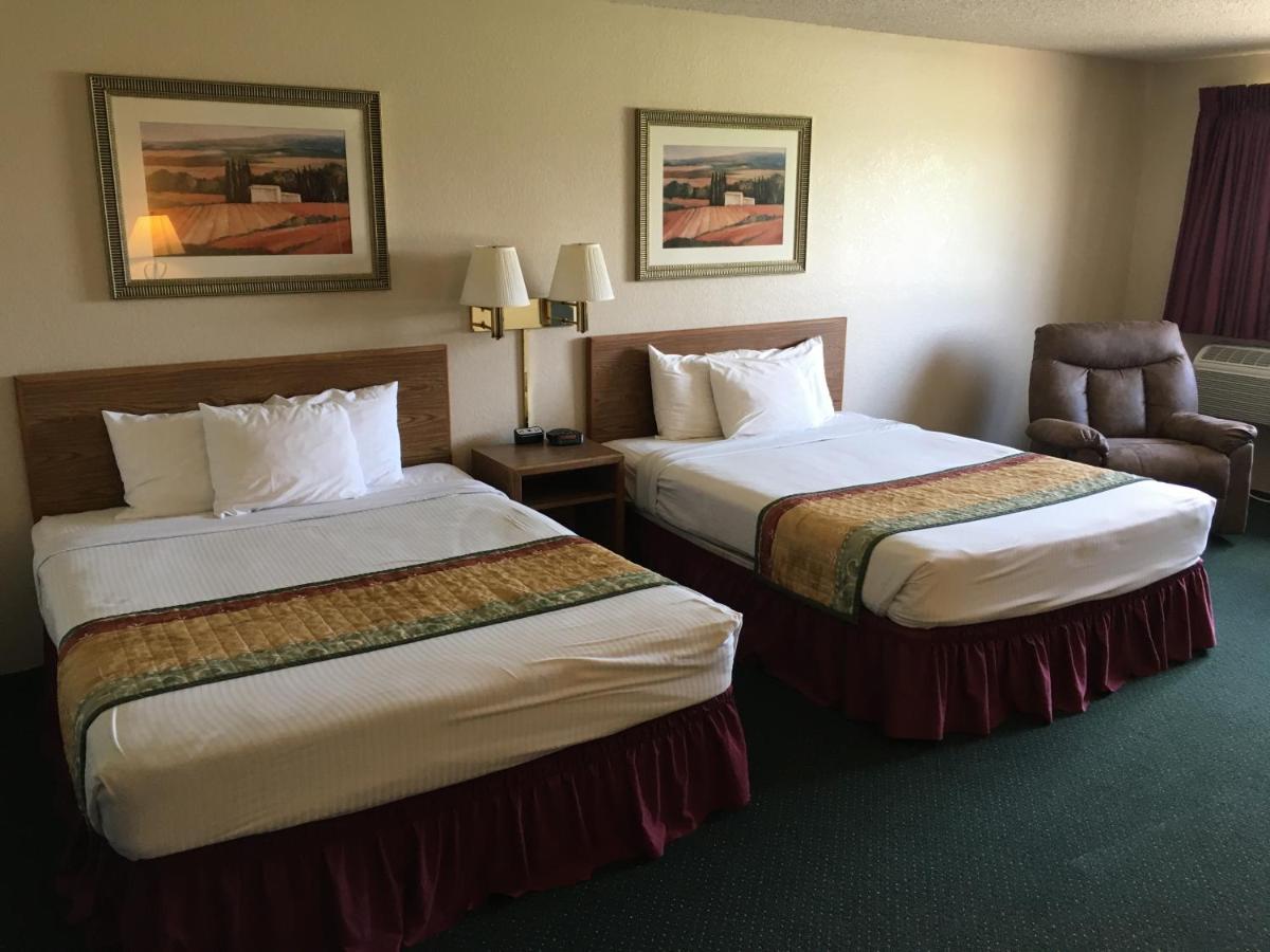 Cassville Four Seasons Inn&Suites Extérieur photo